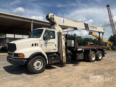 National 900A 52000 lb Straight Boom on 2002 Sterling 8500 6x4 ブームトレーラー