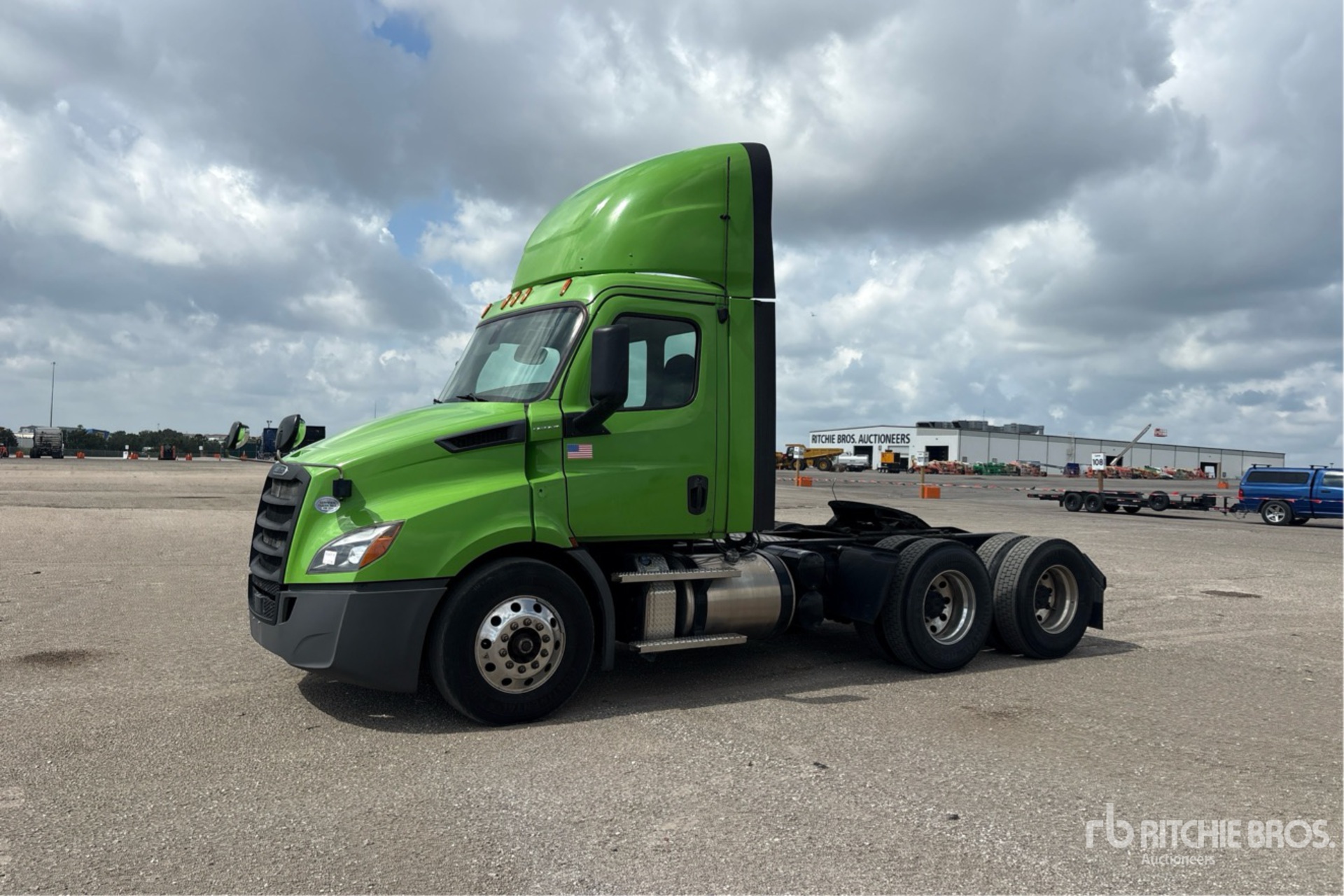 2020 Freightliner Cascadia 116 6x4 T/A Day Cab Truck Tractor