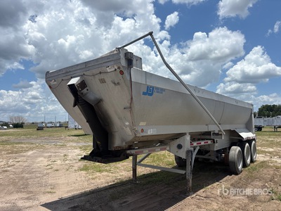 2005 J & J 32 ft Tri/A Aluminum End Dump Trailer