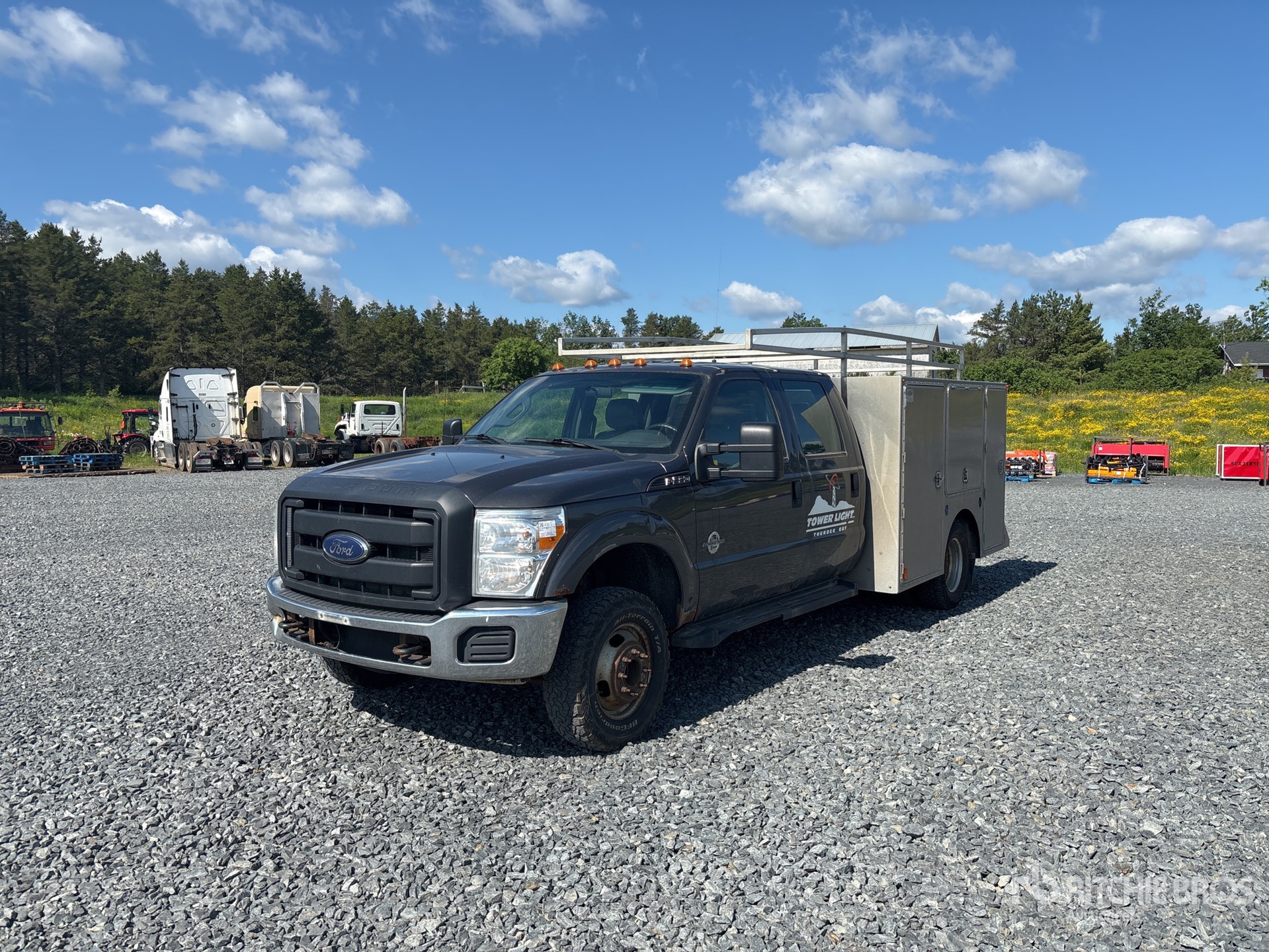 2015 Ford F-350 XL 4x4 Crew Cab Utility Truck