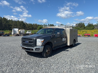 2015 Ford F-350 XL 4x4 Crew Cab Utility Truck