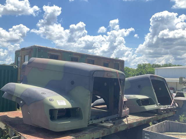 (3) M91583 Freightliner Hoods (3) M91583 Freightliner Hoods