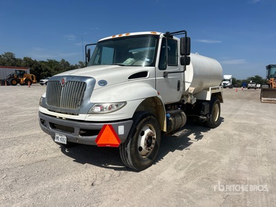 2017 International 4300 4x2 Ciężarówka na wodę