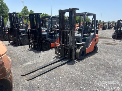 2018 Toyota 8FDU25 4500 lb Pneumatic Tire Gabelstapler