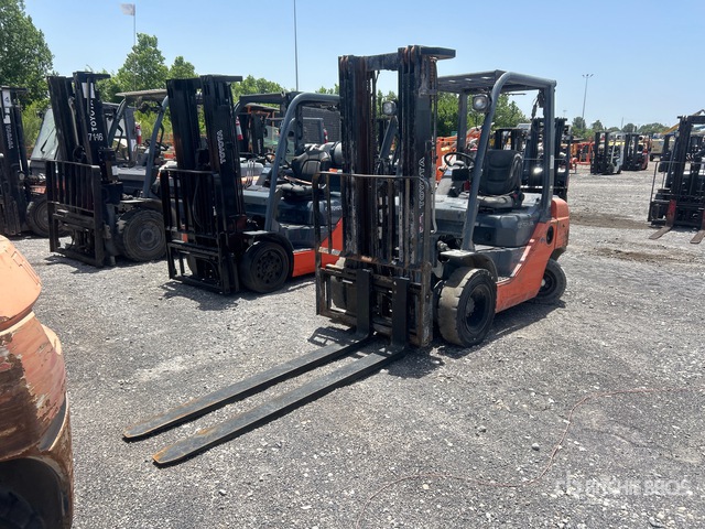 2018 Toyota 8FDU25 4500 lb Pneumatic Tire Forklift
