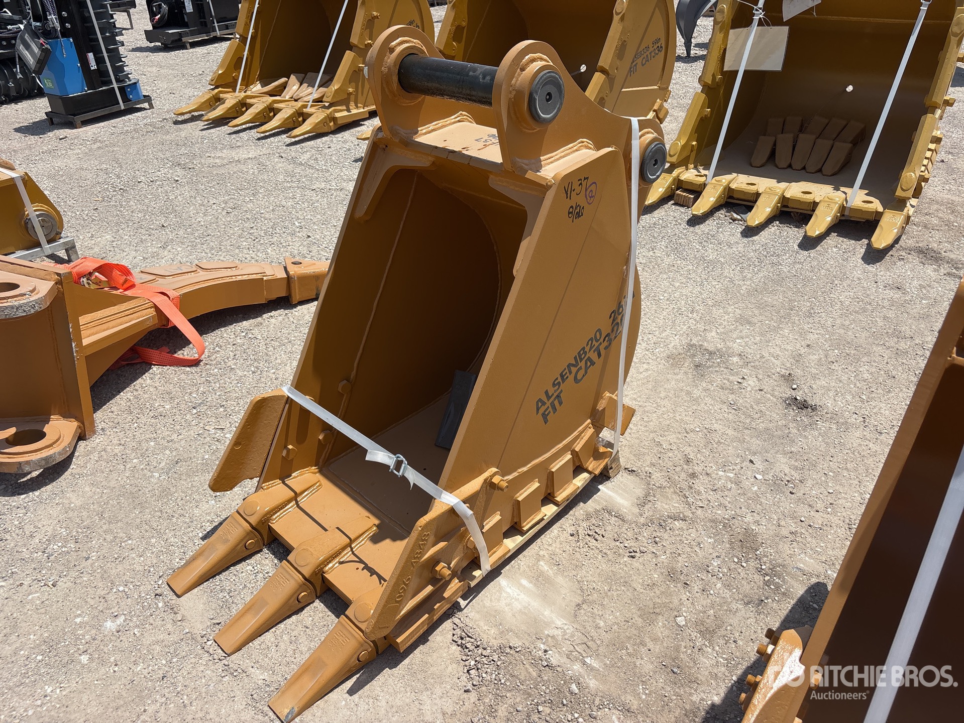 2026 LYALS ALSENB320 26 in Digging Excavator Bucket (Unused)