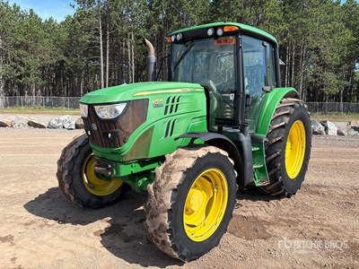 2015 John Deere 6115M جرار ذو دفع رباعي