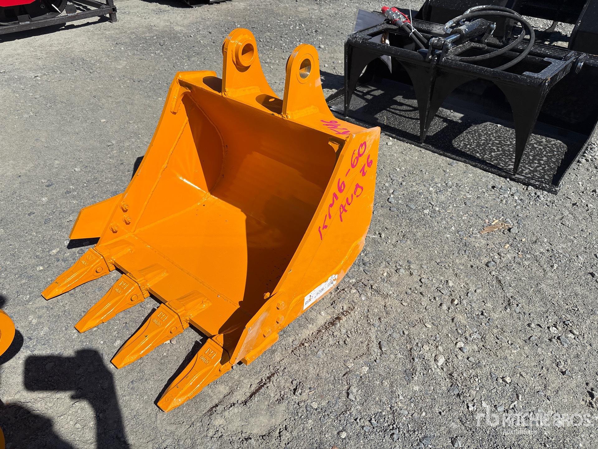 2026 GIYI GY-BK 24 in Digging Excavator Bucket (Unused)