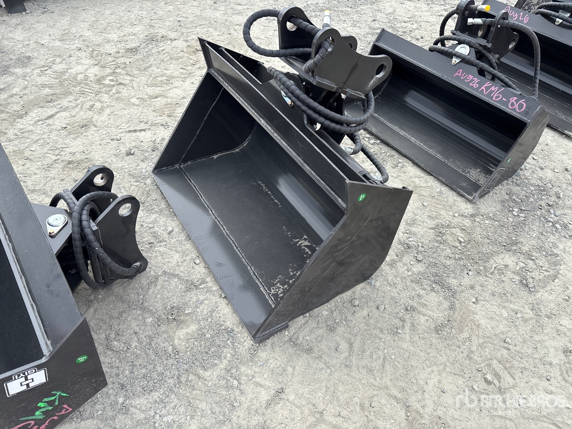 2026 GIYI GY-D5T 34 in Tilting Excavator Bucket (Unused)