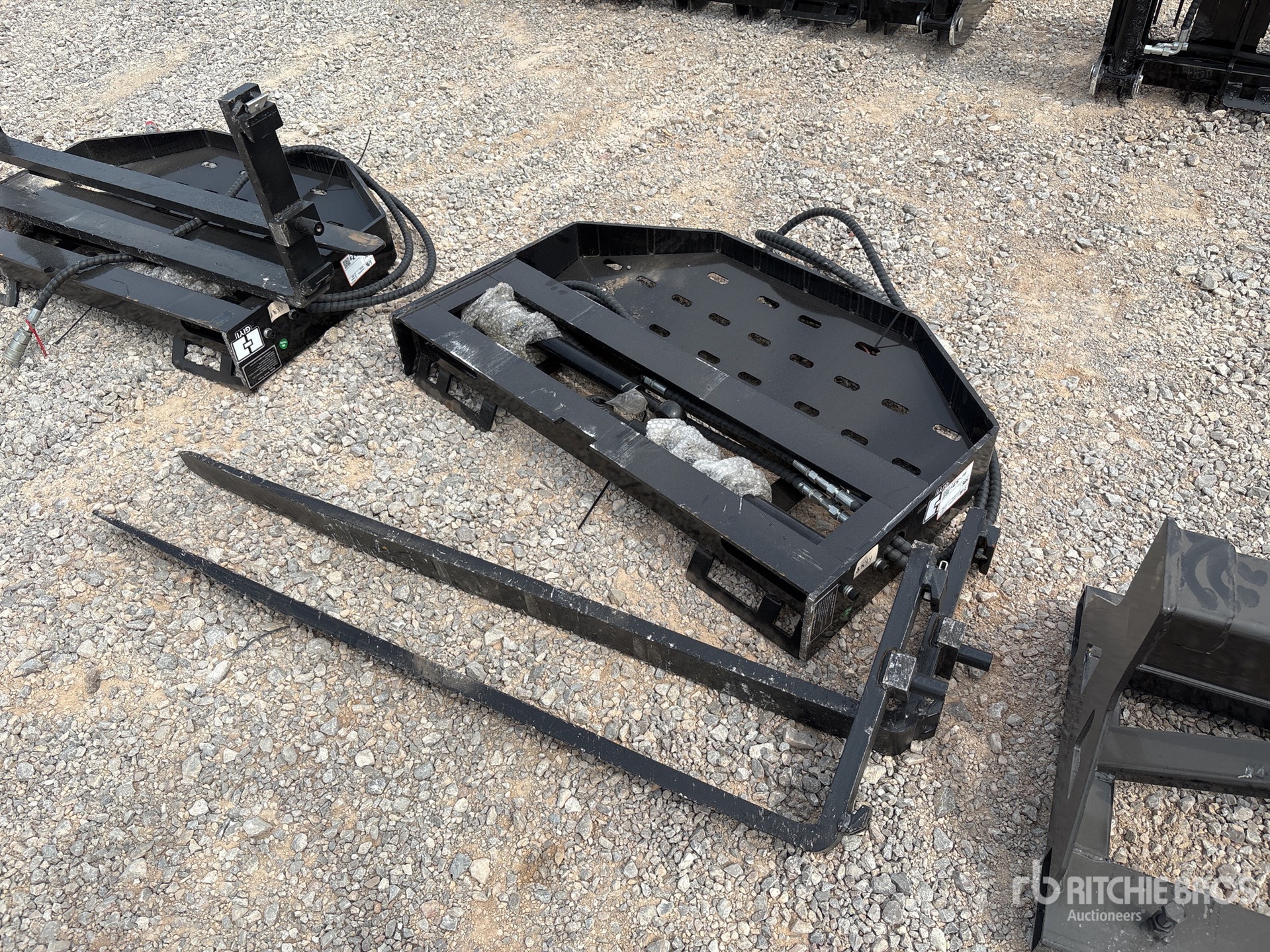 2026 GIYI GY-SF60 60 in Side shift Skid Steer Forks (Unused)