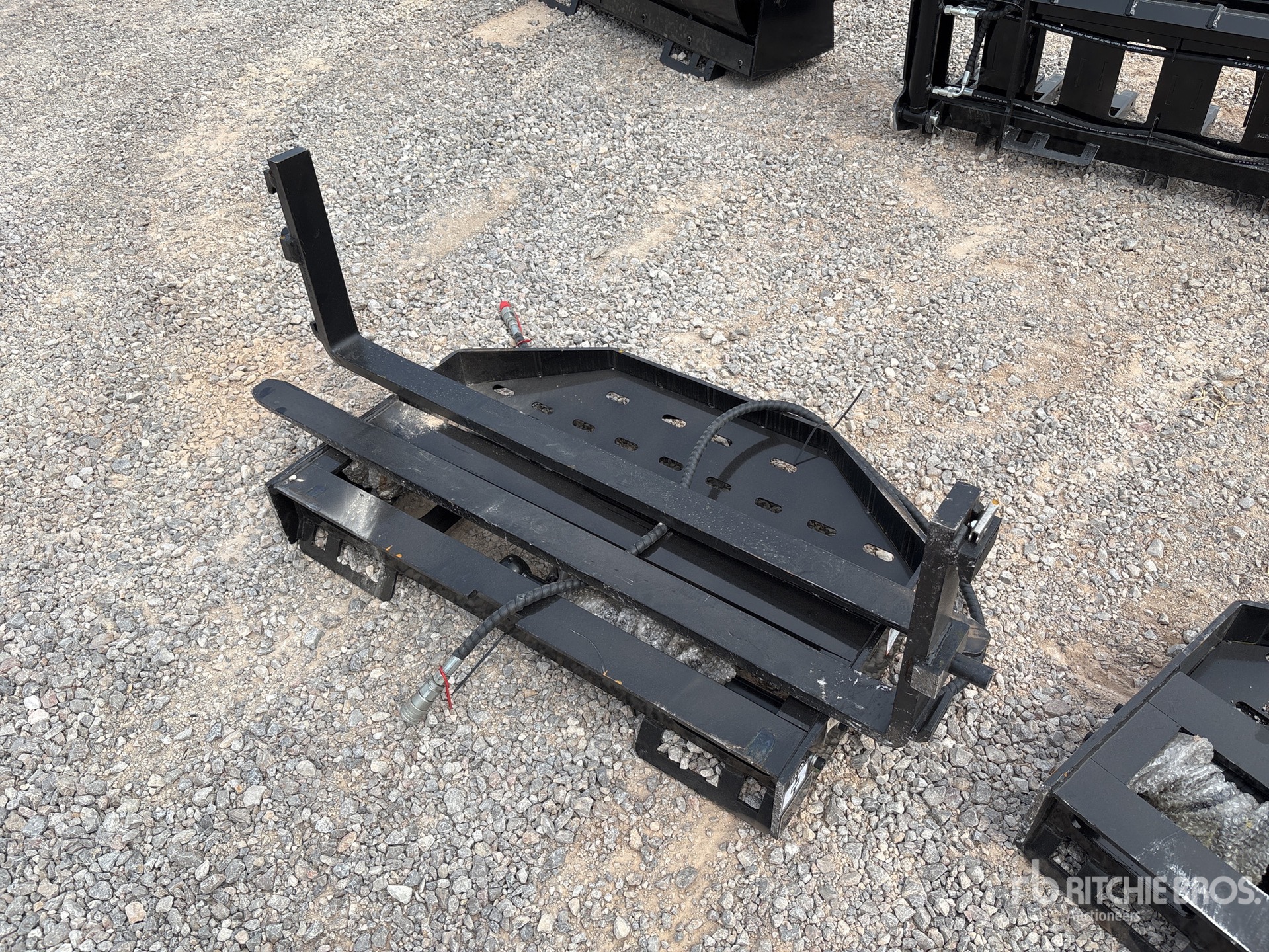 2026 GIYI GY-SF60 60 in Side shift Skid Steer Forks (Unused)