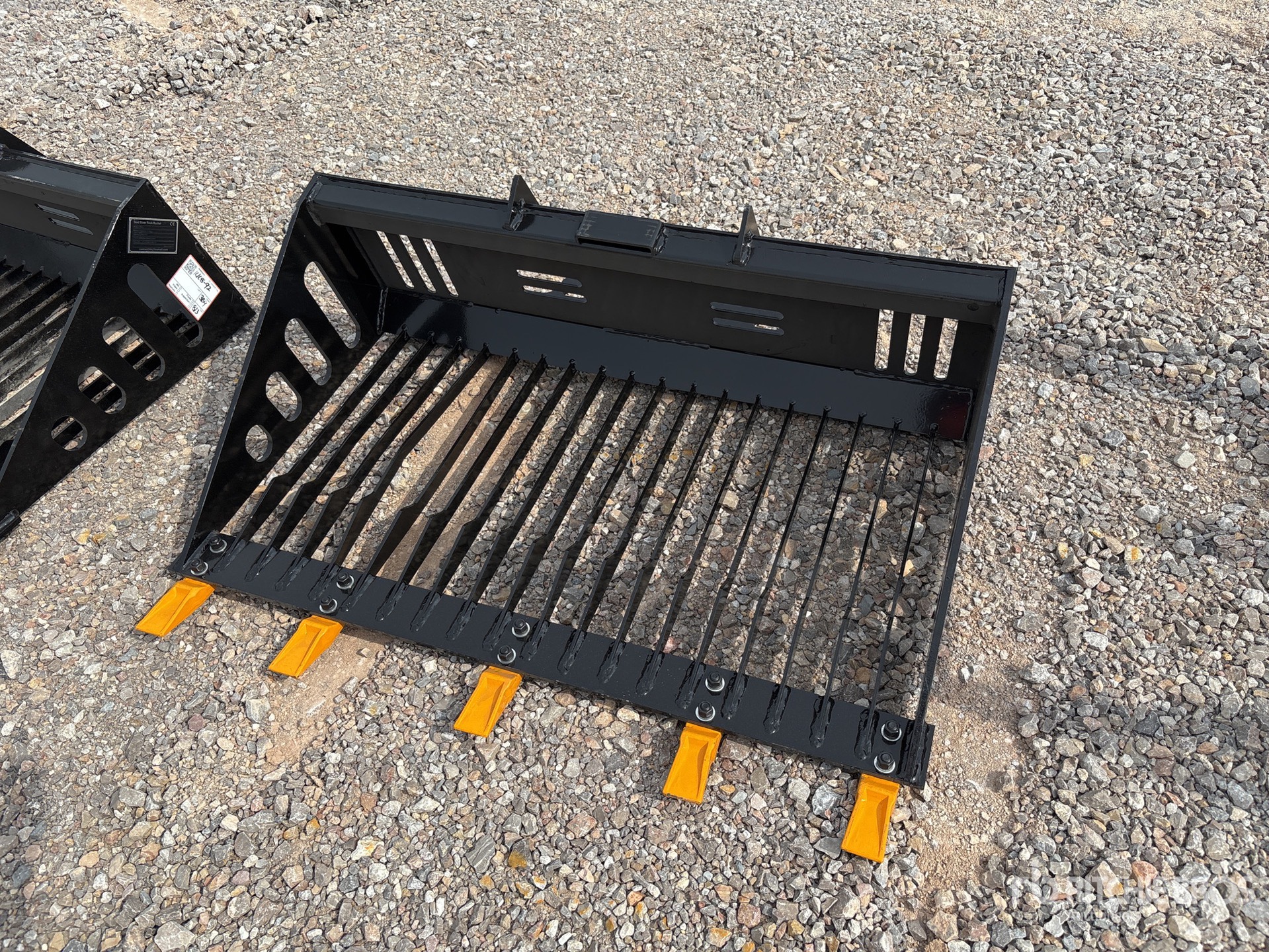 2026 GIYI GY-RB44 44 in Q/C Skeleton Mini Rock Skid Steer Bucket (Unused)