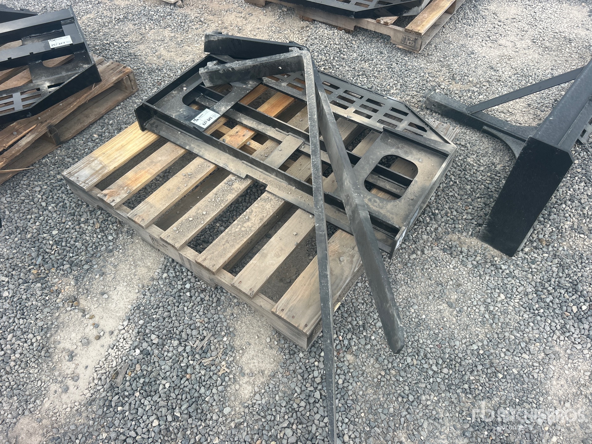 2026 GIYI GY-DHC 60 in Skid Steer Forks (Unused)