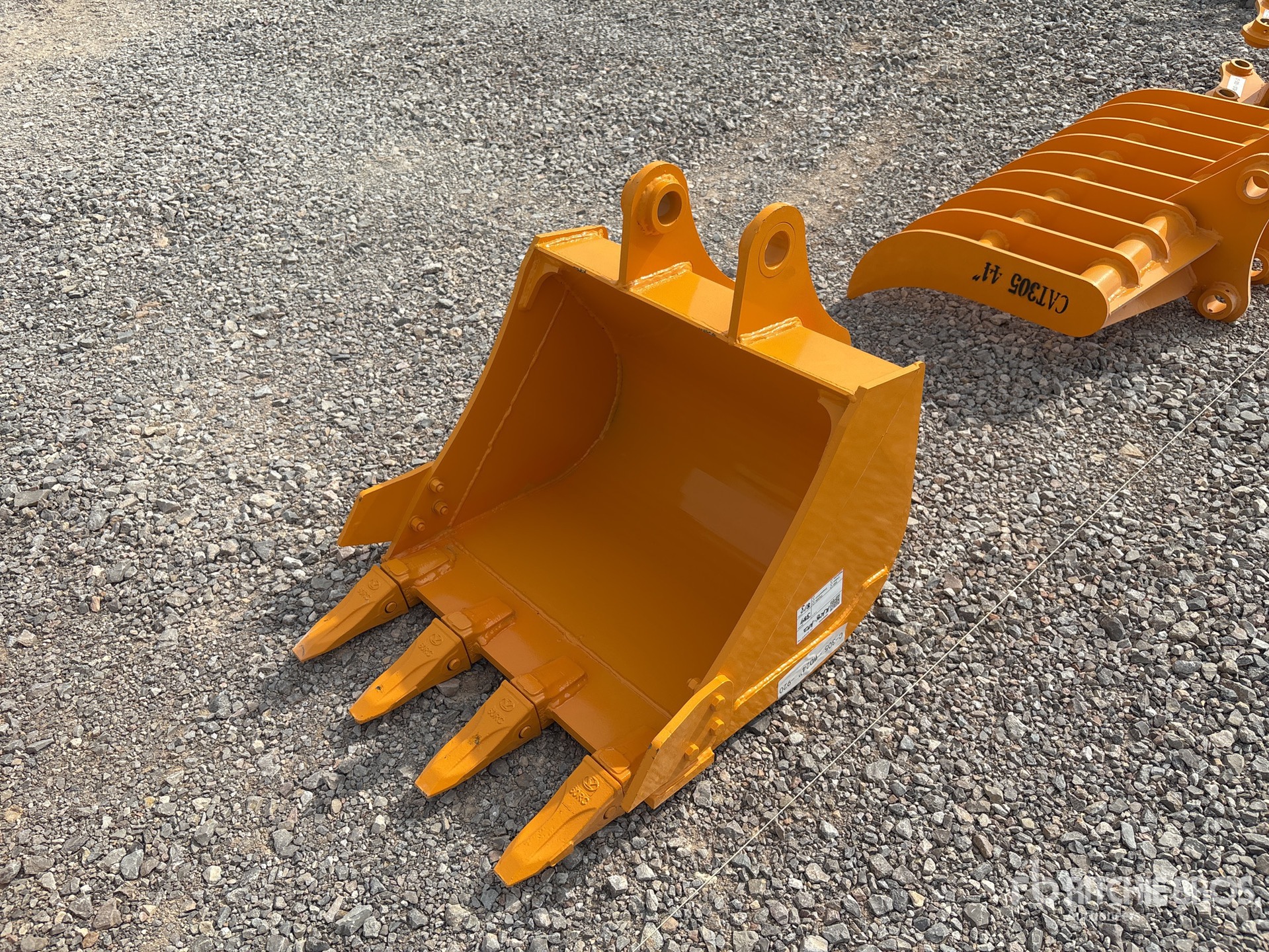 2026 GIYI GY-BK 24 in Digging Excavator Bucket - Fits Cat 305 (Unused)