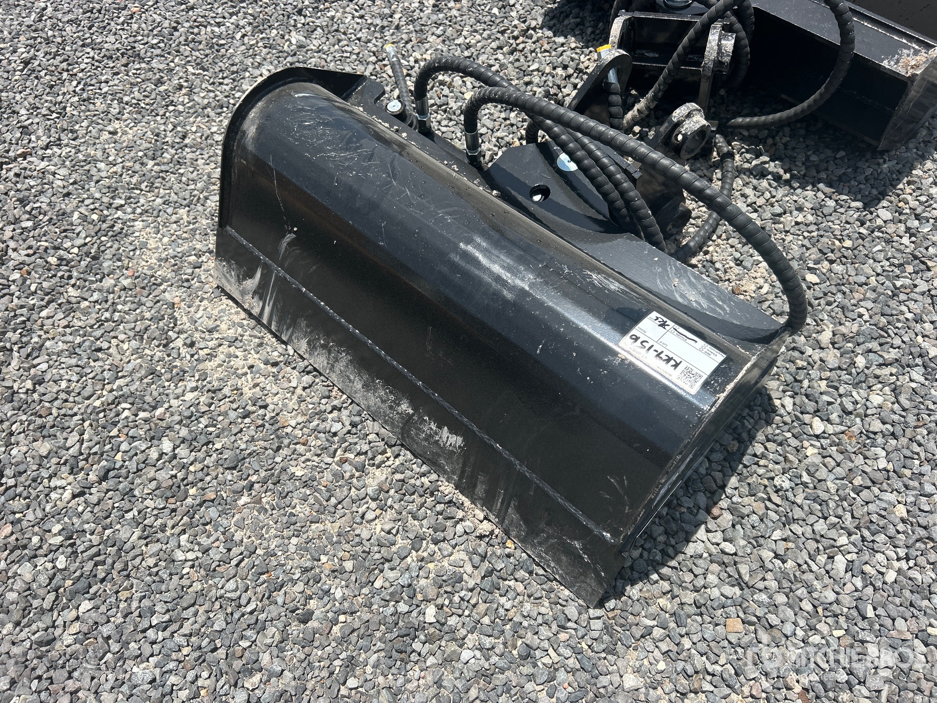 2026 GIYI GY-D3T 32 in Hydraulic Tilting Excavator Bucket (Unused)