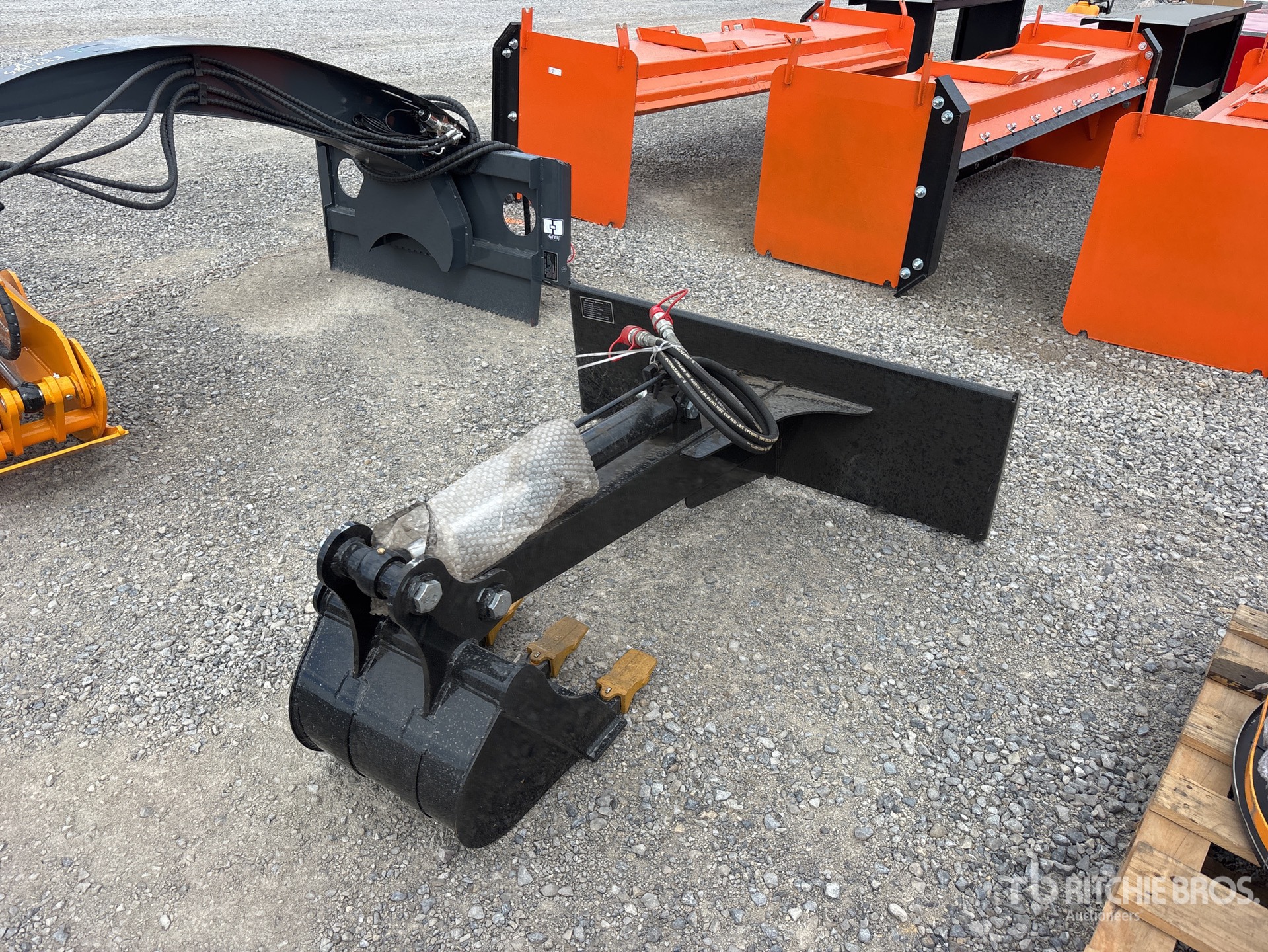 2026 GIYI GY-BK56 15 in Mini Skid Steer Backhoe (Unused)