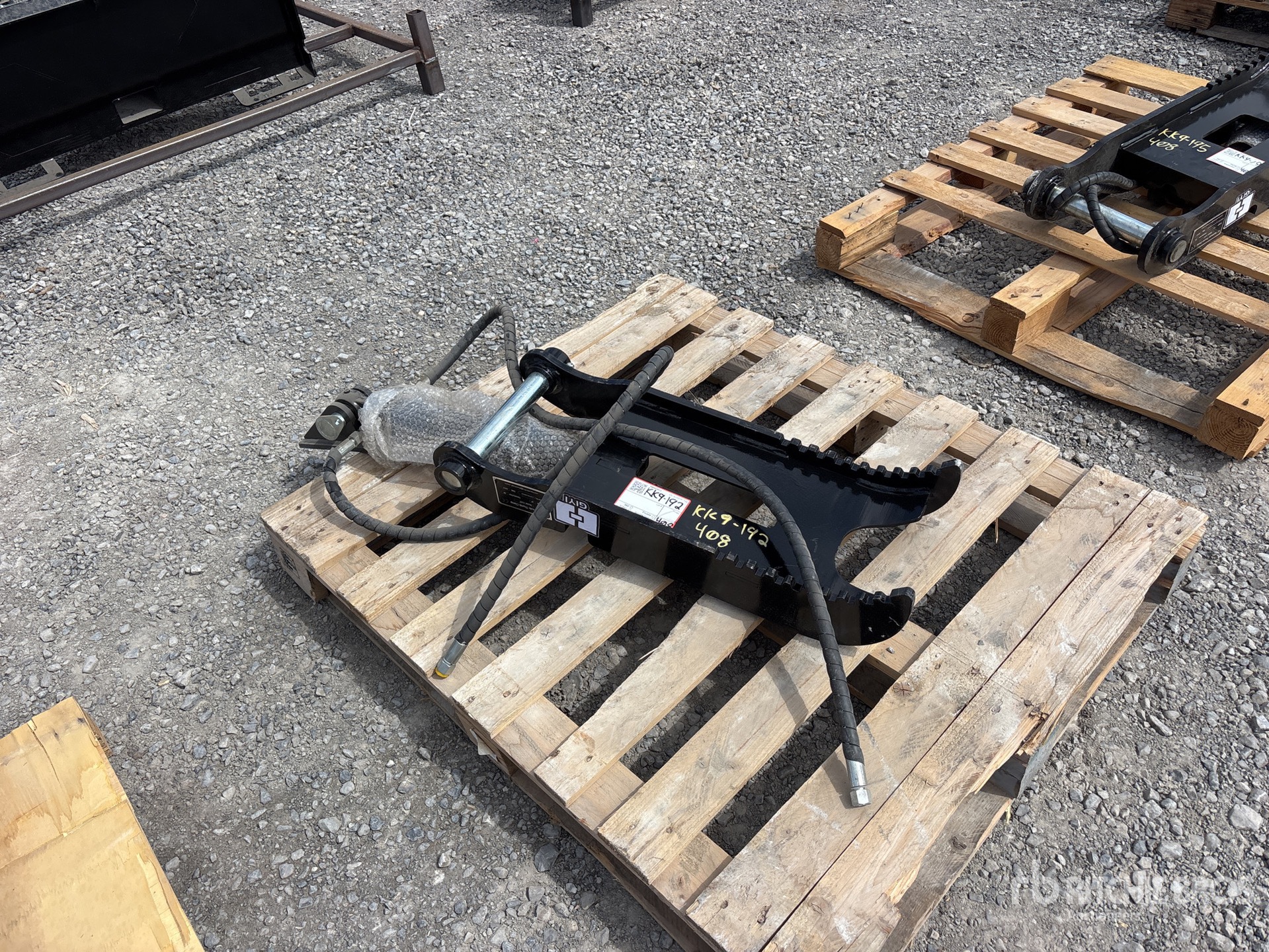 2026 GIYI GY-XJ3T 11 in Hydraulic Excavator Thumb (Unused)