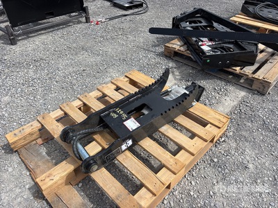 2026 GIYI GY-XJ5T 12 in Hydraulic Excavator Thumb (Unused)