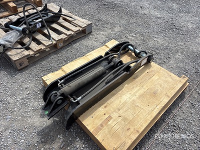 2026 GIYI GY-XJ7T 14 in Hydraulic Excavator Thumb (Unused)