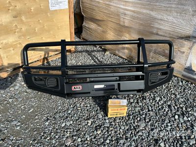 Quantity of (32) ARB Bull Bars- Fits Toyota LandCruiser 70 Divers - Accessoires pour camions (Unused)