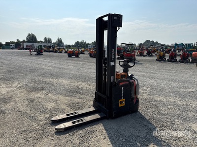 2016 Toyota 8SLL14 1400 kg Charger Gerbeur électrique (Inoperable)