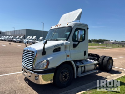 2013 Freightliner CA113 4x2 تراكتور شاحنة كابينة النوم (ثنائية المحور)