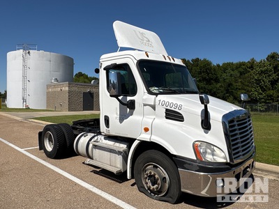2013 Freightliner Cascadia 4x2 S/A Day Cab Truck Tractor