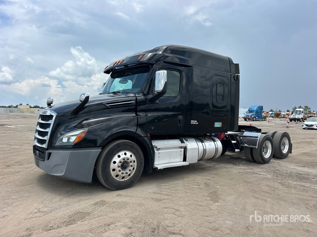 2020 Freightliner Cascadia 126 6x4 T/A Sleeper Truck Tractor