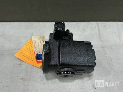 (4) Oilgear 267585 VANAIR Hydraulic Pumps