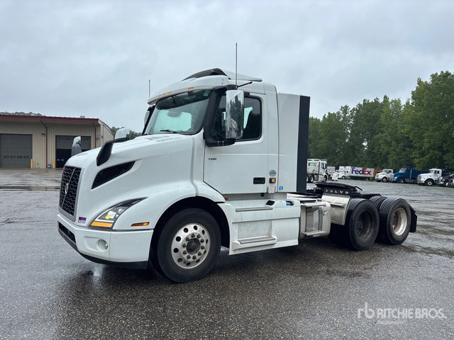 2025 Volvo VNR 6x4 T/A Day Cab Truck Tractor