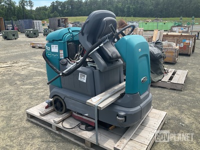 Tennant T12 ecH2O Ride-On Floor Scrubber