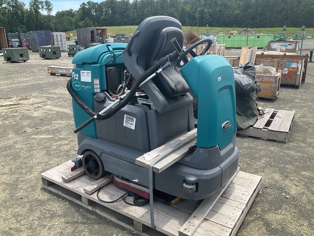 Tennant T12 ecH2O Ride-On Floor Scrubber