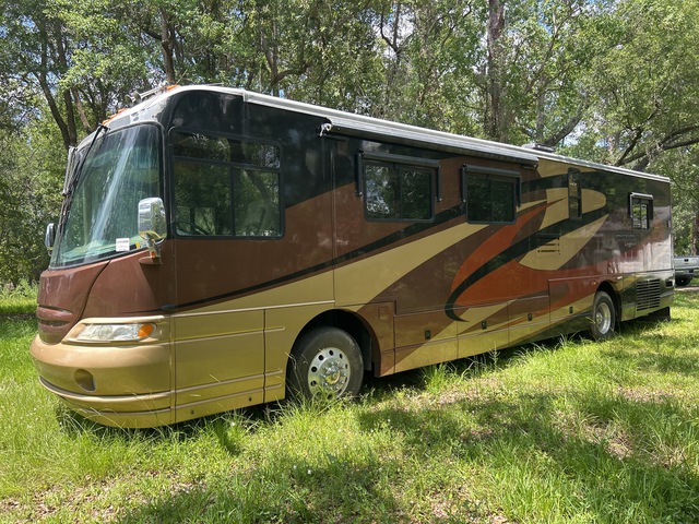 2005 Spartan Sportscorch Legend Motor Home