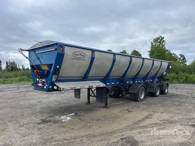2017 Trout River 48 ft Tri/A Live Bottom Trailer
