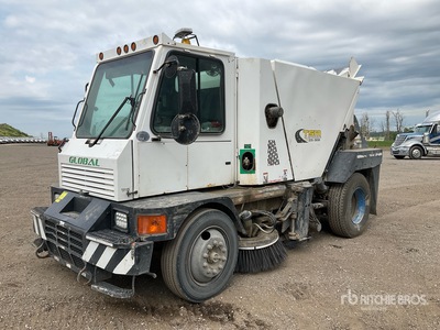 2014 Global M-4 Camion balai