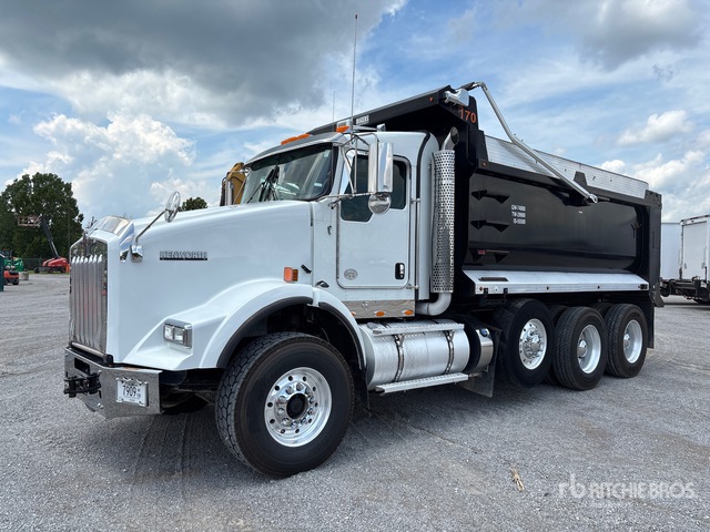 2020 Kenworth T800 8x4 Tri/A Dump Truck