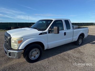 2013 Ford F-250 4x2 Extended Cab Pickup