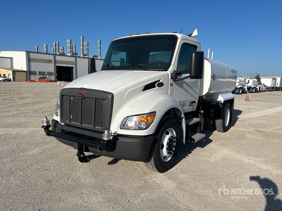 2025 Peterbillt 536 2000 gal 4x2 Camion cisterna de agua
