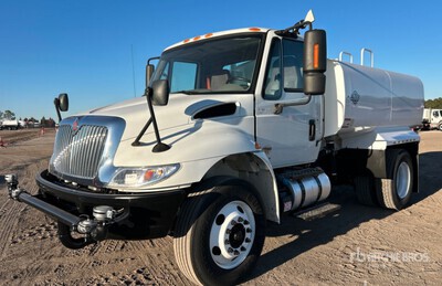2019 International MV607 2000 gal Camion à eau