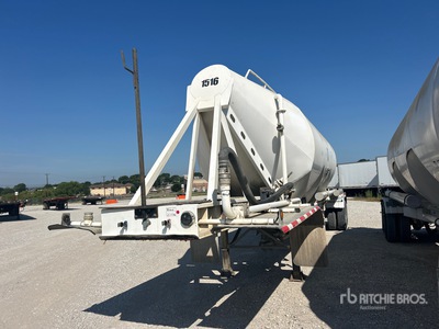 2015 Carmex TV1000 1040 cft Pneumatic Bulk Trailer