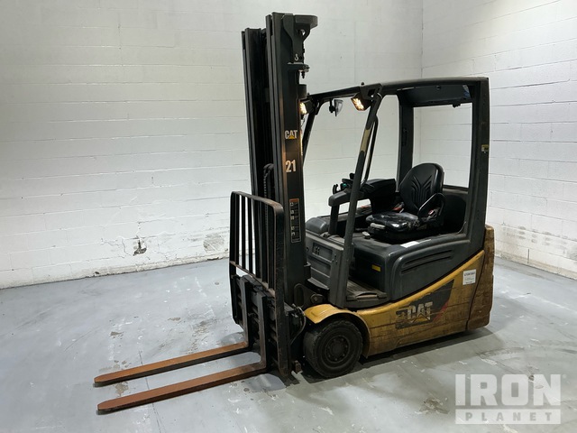 Cat 2ETC3000 3490 lb Electric Forklift