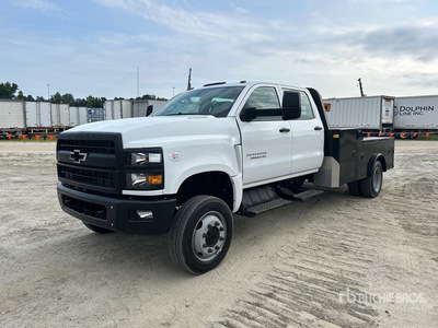 2023 Chevrolet Silverado 5500HD 4x4 Crew Cab Flatbed Truck