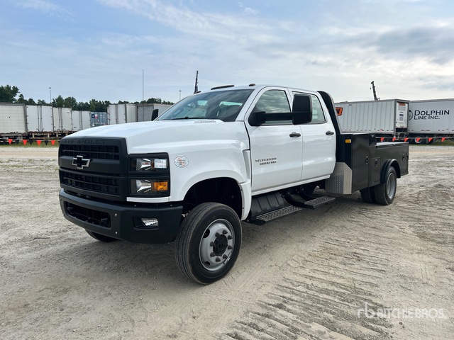 2023 Chevrolet Silverado 5500HD 4x4 Crew Cab Flatbed Truck