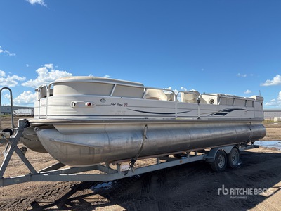 27 ft Pontoon Boat