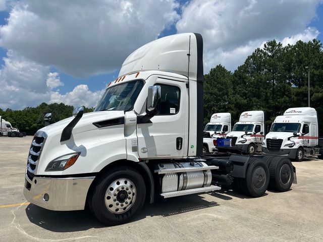 2022 Freightliner Cascadia 116 T/A Day Cab Truck Tractor