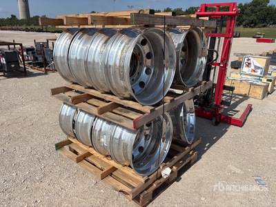 Quantity of (16) Alcoa 22.5 Aluminum Ruedas