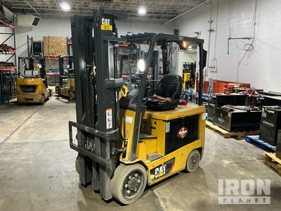 2017 Cat EC25EN2 3200 lb شاحنة رفع كهربائية