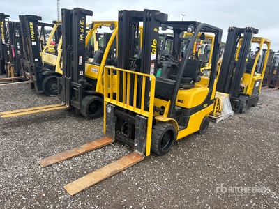 2019 Yale GLC060VXNKSE085 5700 lb Pneumatic Tire Forklift