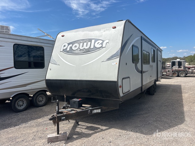 2018 Pioneer 32LX Prowler 36 ft T/A Travel Trailer