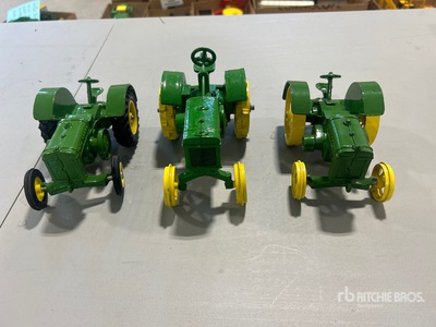 Quantity of (3) 1/16 Scale John Deere Tractor Collection